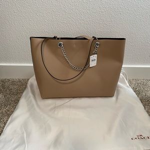 Gorgeous NWT Tan Coach Leather Tote
